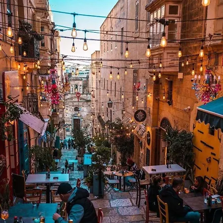 아파트 Modern Luxury Apt, A Stone Throw Away To Valletta *