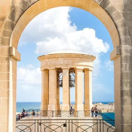 Modern Luxury Apt, A Stone Throw Away To Valletta アパート *